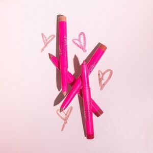 LWYA Kisser Fixer Lip Pencil In Blushing Petal - New In Box